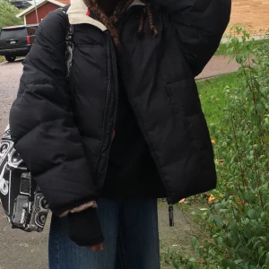 Puffer jacket - Denna stora puffer jacket som är såååå snygg o varm men köpte precis en nu jacka så betyder inte denna längre🤎🦋