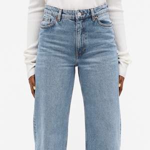 Jättefina Yoko jeans från Monki i storlek 24. Säljer för 200kr + frakt