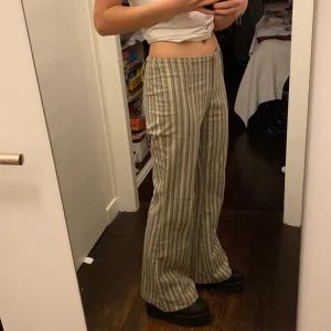 Ascoola byxor - Sjukt coola byxor!! Använda få ggr så i bra skick❤️ köpta på humana