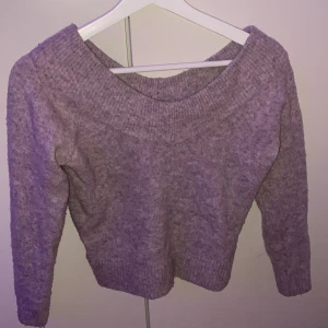 Långärmad stickad tröja från H&M - ingen tröja jag har användning av:) i bra skick!