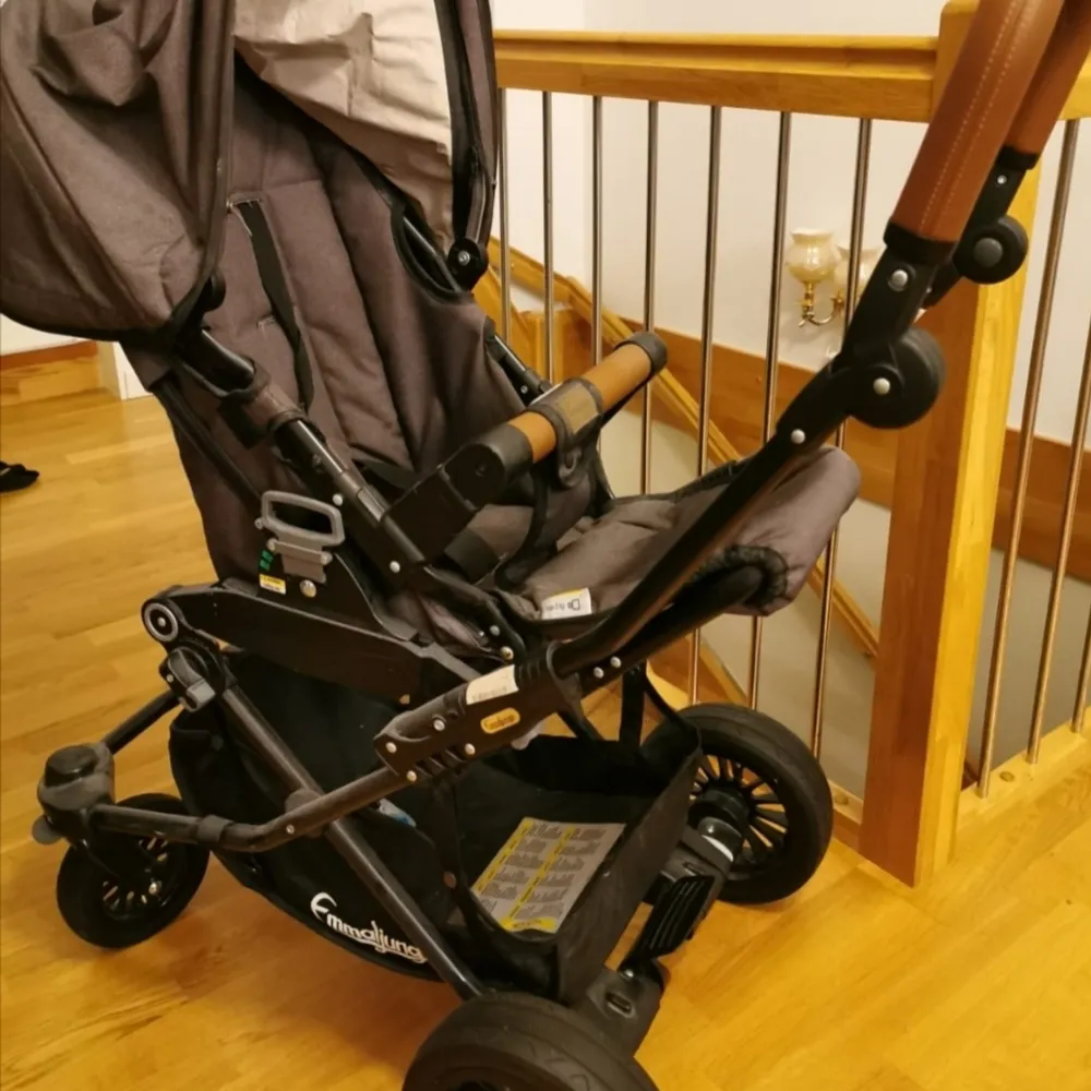 Emmaljunga barnvagn knappt använd. Användes endast 2 veckor. Nästan ny.. Kostar 6000 ny säljer den för 2800. Övrigt.