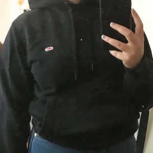 Hov1 merch kärleksbrev (nypris 600kr) - En riktigt fin hov1hoodie som ej säljs längre. Köpt för 3 år sedan och har använt den rätt så mycket. Fint skick och bra material. Hoodien är i strl S unisex och den sitter som en vanlig S i mansstorlek. Säljer då jag inte använder den längre #plickgift