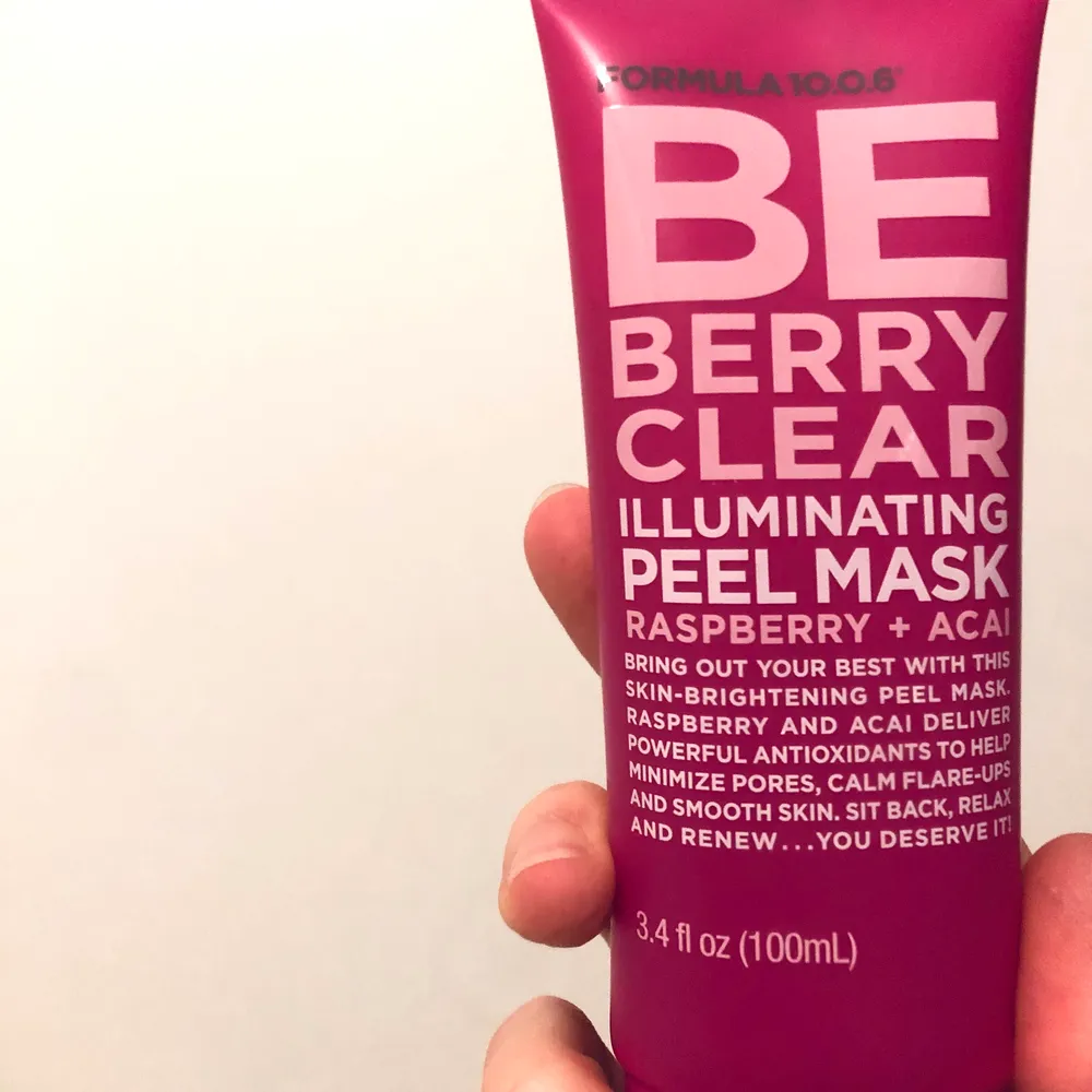 Ansiktsmask ”Be berry clear” Peel-off ifrån Formula 10.0.6. Effekt: minimerar porer, lindrar rodnader och gör huden slät. Den är oanvänd då jag fick den i present men har redan en ansiktstutin🤷🏼‍♀️ frakt tillkommer på 22 kr💞. Övrigt.