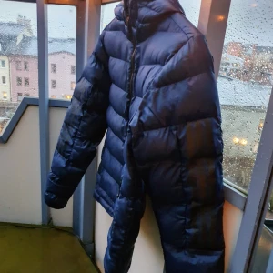 Adidas jacks  - En ny vintage jacka från Adidas never been used.i bra skick passar xxs_s finns fler bilder Mycket varmt och bra til lvinter.