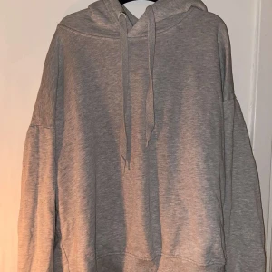 Hoodie - Grå hoodie 