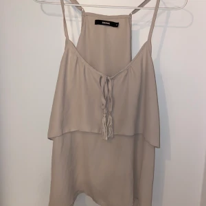 Linne - Linne från BikBok. Använd ett fåtal gånger men i väldigt fint skick.