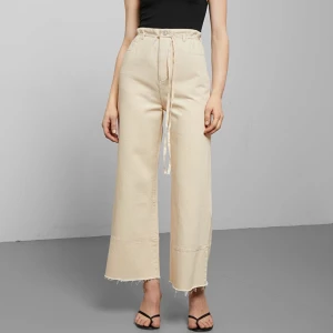 Weekday jeans - Supercoola jean från weekday i modellen slack! Är osäker på storlek men passar bra på mig som är en S/M och 172 cm. Kontakta mig för fler bilder! Köparen står för eventuell frakt 