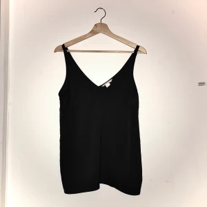 Siden linne från hm trend djup rygg och bröst  - Kolla gärna in mina andra annonser 