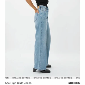 Weekday jeans - Snygga trendiga jeans från weekday! Säljer då jag har för många jeans 💕💕 Priset är inklusive spårbar frakt så passa på!! <33