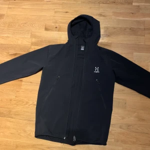 Haglöfs skal jacka - Haglöfs skal jacka: normal pris 1700kr, mitt pris 500kr  Storlek S