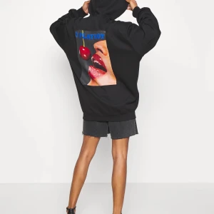 Playboy hoodie - Köpt på zalando för 499kr använt fåtal gånger