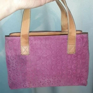 Äkta Celine - En äkta Celine rosa Monogram signature logo suede. 7.5/10 Belating Swish/kort/ postnord 63kr