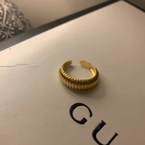 Ring - Jättefin justerbar ring, passar dem flesta storlekar! 119kr med frakt inkluderad, skicka privat för fler bilder 🤍