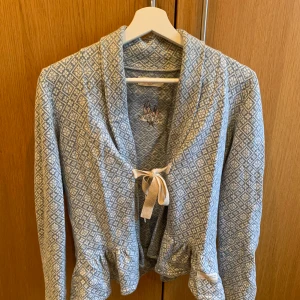 Odd Molly Kofta  - Odd Molly kofta i nyskick! Stl. 2, som en S-M. Kostar ca. 1600kr som ny. 