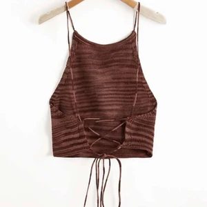 Topp - Brun topp med djup rygg från shein, säljer pga aldrig kommit till användning