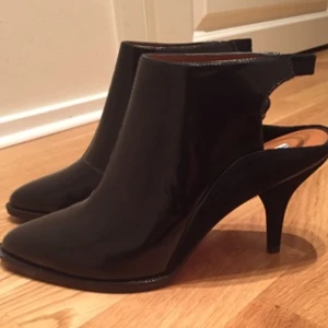  - Snygga svarta skor från & Other Stories.
Aldrig använda. Normala i storlek.
