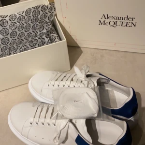 Alexander Mcqueen - Size 43. Bra skick! Tar bud från 2300kr. 