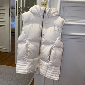 Ralph Lauren dunväst - Vit dunväst från Ralph Lauren. Ganska använd. 