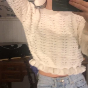 Stickad tröja  - Vit Stickad tröja den boohoo, bra material, storlek S/M men funkar på XS med 