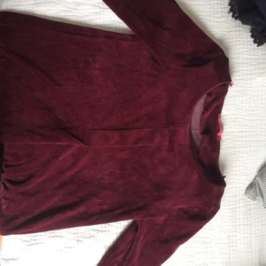  - Favoritklänningen har blivit för liten :( superskön klänning från indiska, ganska kort. 