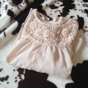  - Fin blus från lager 157. Är i storleken M men passar även en S. Använd ett få antal gånger så är i väldigt bra skick