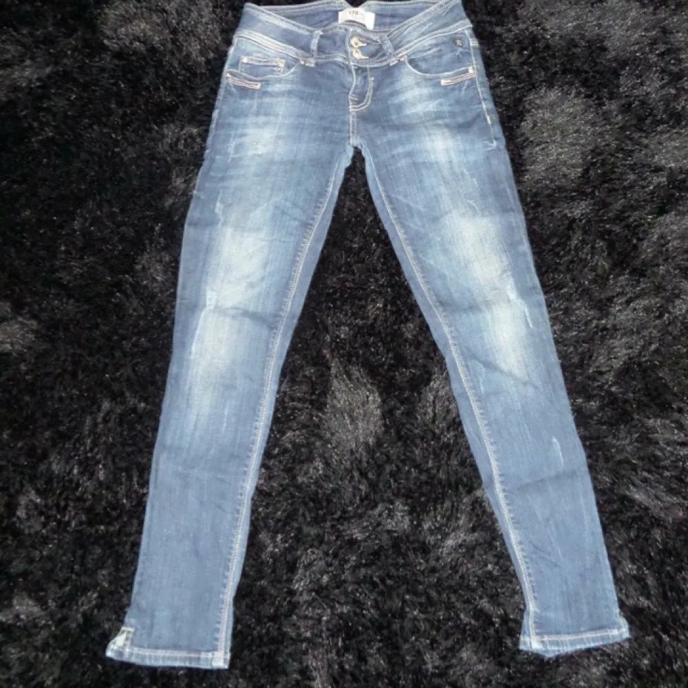 Jeans från LTB. Köpta på nätet för 450kr.Använda 1-2 gånger, som nya.. Jeans & Byxor.