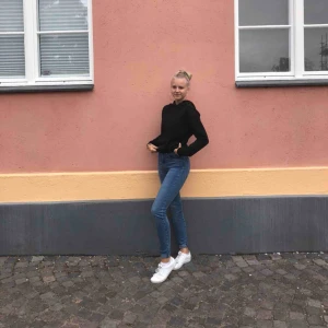  - Supersnygga tajta jeans från Levis. Mile high super skinny.