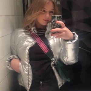  - INTRESSEKOLL!! Hör av er om ni är intresserade och vad ni är villiga att betala. Högsta bud gäller! Så jävla snygg men behöver pengarna 