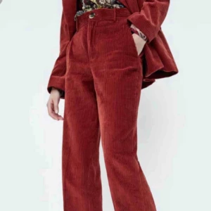  - Säljer dessa skitsnygga byxorna då dom tyvärr är för små för mig :((💕💕 knappt använda 