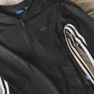  - Adidas kofta Storlek xs Äkta  Nytt skick 