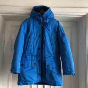  - Vintage Tenson Himalaya i trevligt skick. Klassisk svensk vinterjacka! Varm och skön. Storlek 52 på lappen sitter som large. Kan hämtas i Uppsala eller skickas mot fraktkostnad.