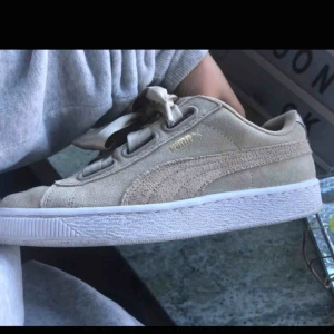  - Säljer mina pumaskor knappt använda då dom är för stora