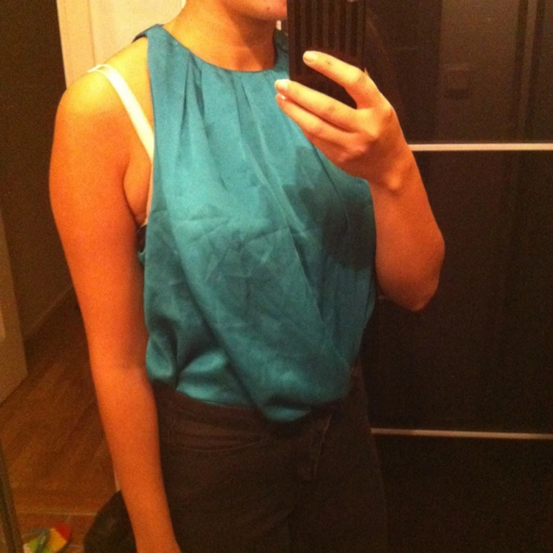 Topp från zara, mer glansig i verkligheten och snyggare när den är struken. 