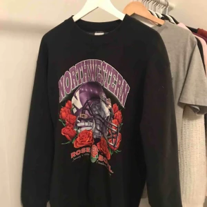  - Mysig tröja, passar S/M som oversized. 