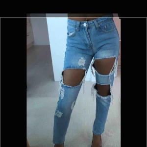  - Jeans från Boohoo, endast testade. Strl 34 