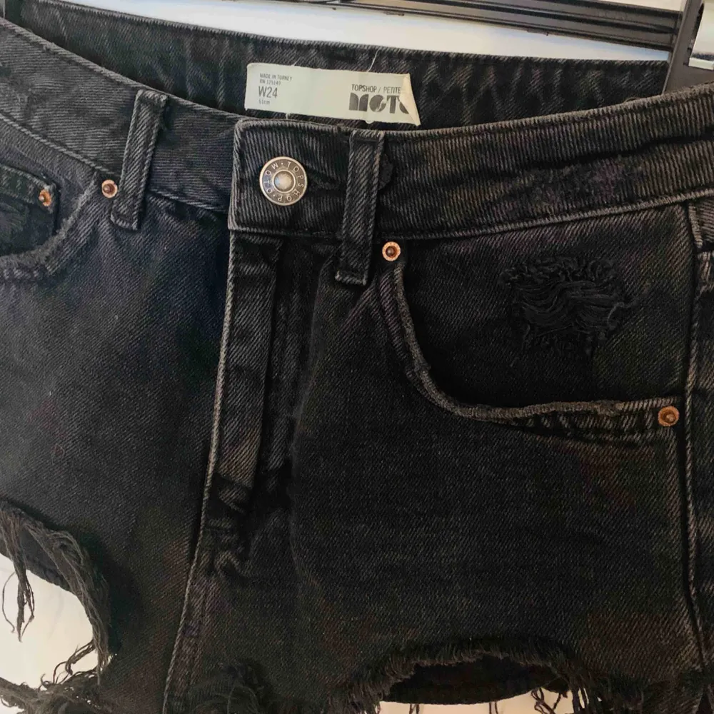 Svarta jeansshorts från Topshop. Använda. Köparen står för frakten!. Shorts.