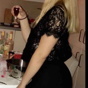  - Jättepopulär topp från zara, perfelt till fest men också vardag. Strl S men också XS och M. Skicka meddelande vid frågor eller mer bilder💗