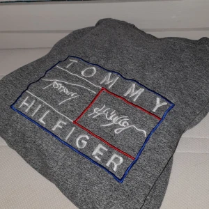  - Sjukt snygg oversized jacka kommer tyvärr inte så bra till användning vid snabb affär kan jag tänka mig att sjunka i pris 