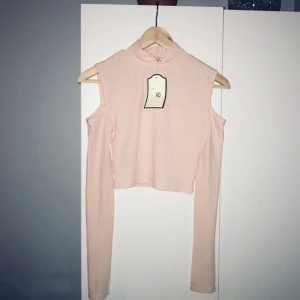  - Söt ljusrosa topp utan axlar. Oanvänd. 