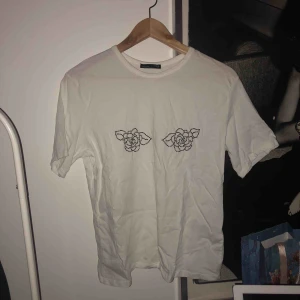  - T-shirt från zara. 60kr inkl frakt!