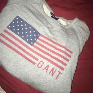  - Grå gant tröja i storlek XS. Köpt för länge sedan men bara använt några få gånger så fint skick. 