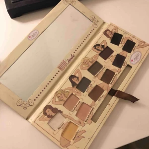  - Palett från the balm