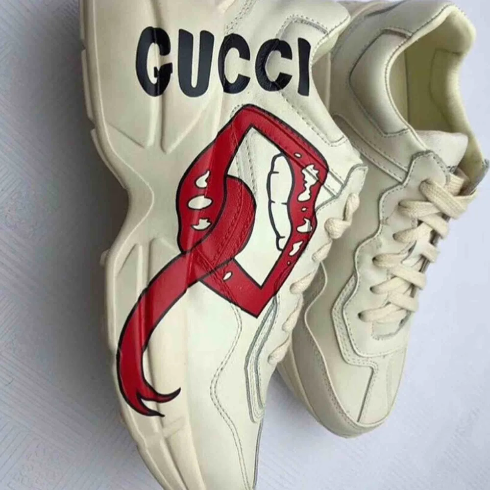 Gucci sneakers  Free Shipping. Accessoarer.