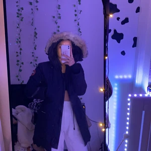 Canada Goose Trillium Navy  - Se ny annons