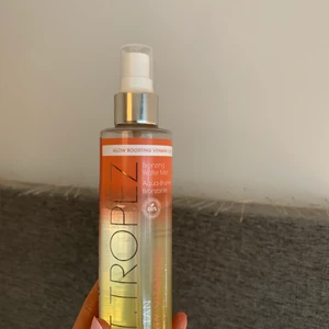 ST TROPEZ bronzing water mist - ST TROPEZ bronzing water mist. Luktar underbart!! Kommer inte till användning längre därav säljer jag den. Ny pris 499kr på Kicks. 💖✨