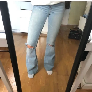 Zara jeans  - Sjukt snygga jenas från Zara i storlek S. 