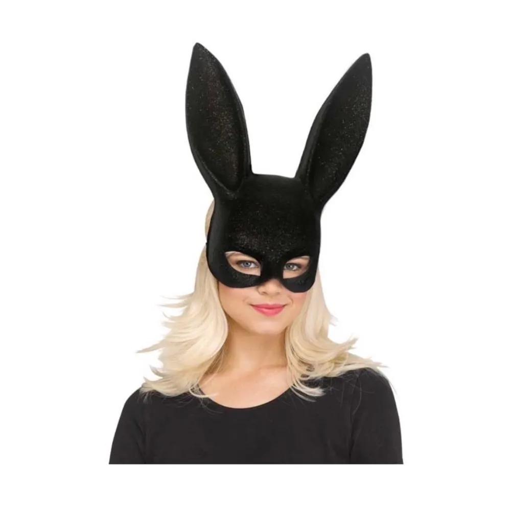 Säljer min Playboy kanin-mask från Buttericks. Endast använd en gång. Köparen står för frakten💞. Övrigt.
