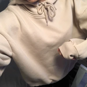 Hoodie - Beige hoodie frakt- 63kr