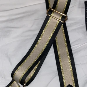 Axelband  - Axelband från Ginatricot, andhämtning cirka 1 månad för 1 år sedan. Inga skador eller slitningar😋🌸 