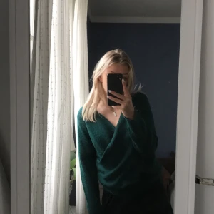 Grön omlott stickad tröja - Grön omlott sticks tröja från gina tricot, S